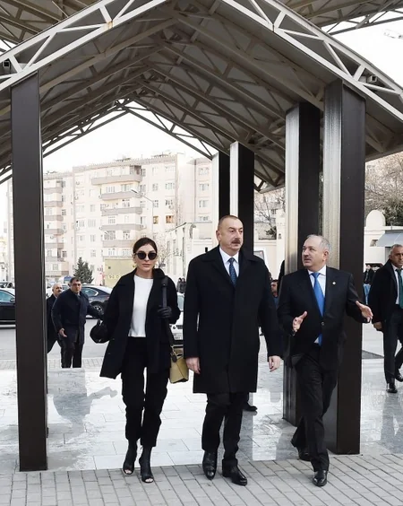 Prezident və birinci xanım Yeni Yasamal yaşayış massivindəki istirahət parkında yenidənqurmadan sonra yaradılan şəraitlə tanış olub