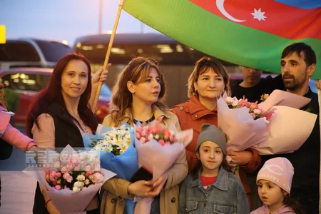Avropa çempionatında qızıl medal qazanan gimnastlarımız Vətənə dönüblər