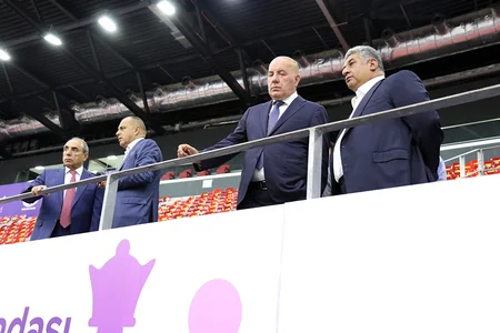 Crystal Hall hosts a meeting with Azerbaijani national chess team