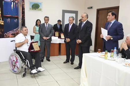 Səlim Müslümov jurnalistləri mükafatlandırıb