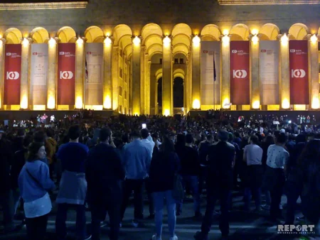 В центре Тбилиси продолжается акция протеста - ФОТО