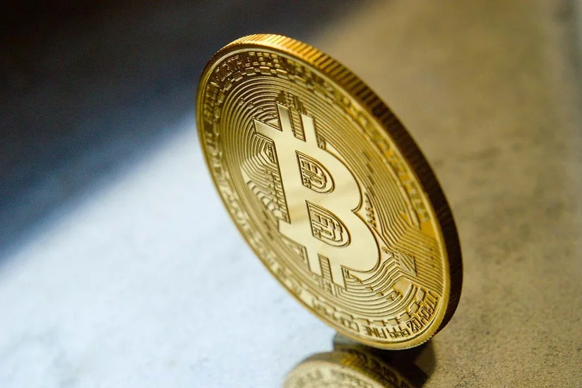 Bitkoinin qiyməti 4 500 dollardan aşağı düşüb