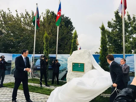 Samur çayı üzərində salınacaq yeni avtomobil körpüsünün təməli qoyulub