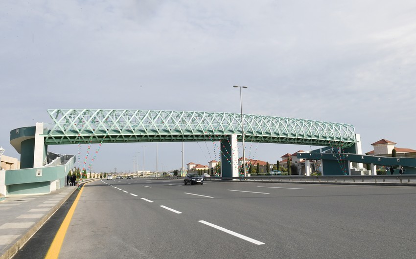 Bu gün açılışı olmuş yerüstü piyada keçidinin uzunluğu 180 metrdir