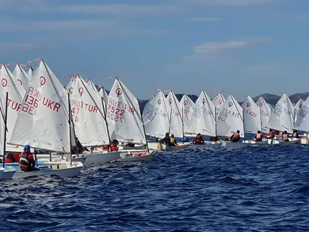 Azərbaycan yelkənçiləri ilk dəfə beynəlxalq turnirdə qızıl və gümüş medallar qazanıblar