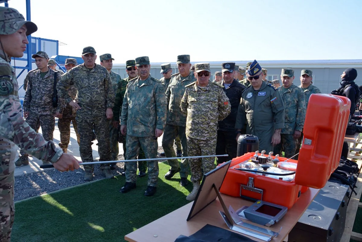 Azərbaycanın hərbi qulluqçuları Qazaxıstanda təlim çərçivəsində tranşey döyüşü nümayiş etdiriblər
