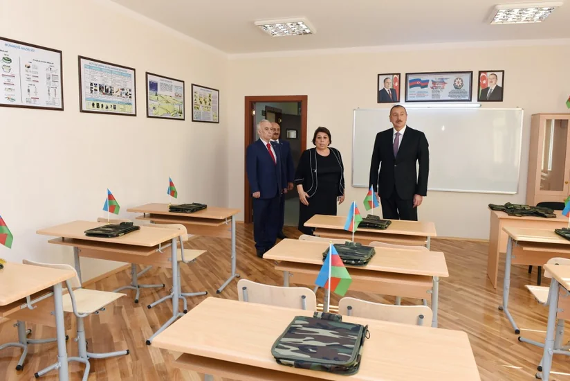 Президент Ильхам Алиев ознакомился с условиями, созданными в бакинской школе номер 247 после капитального ремонта