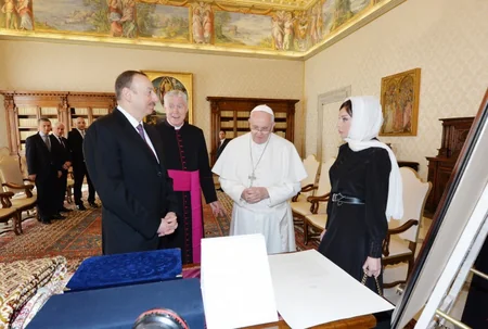 ​İlham Əliyev Katolik Kilsəsinin rəhbəri Papa Fransisk ilə görüşüb