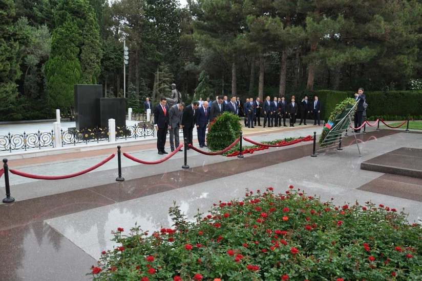 TDT nazirləri Ulu Öndər Heydər Əliyevin məzarını və Şəhidlər xiyabanını ziyarət ediblər