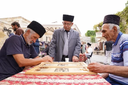 İçərişəhərdə ağsaqqallar arasında nərd yarışmasına start verilib