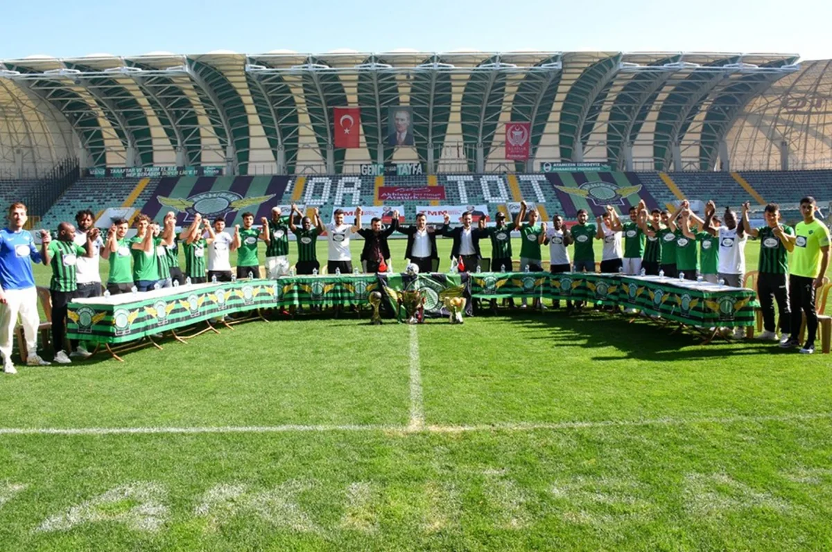 Türkiyə klubu qış fasiləsində 26 futbolçu transfer edib