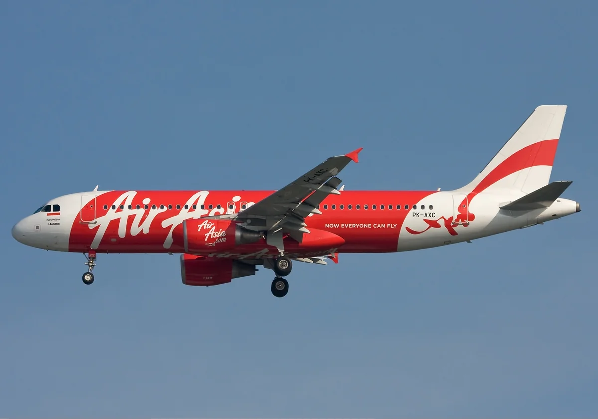 Найдены тела шестерых человек с пропавшего авиалайнера AirAsia