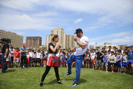 Zabit Səmədov Heydər Əliyev Mərkəzinin parkında master klass keçib