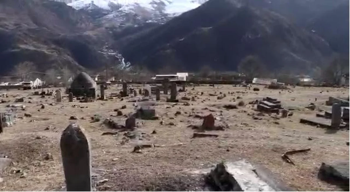 Kəlbəcərdə qəbiristanlıqda 27 ildən sonra azan səsləndirilib