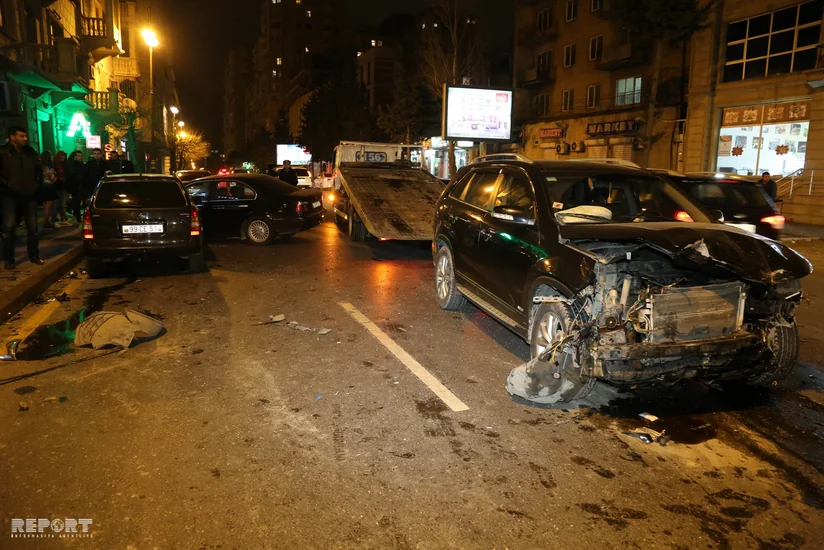 Bakıda sürücü qaydanı kobud şəkildə pozaraq zəncirvari qəzaya səbəb olub - FOTO - VİDEO - YENİLƏNİB