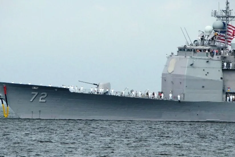Крейсер ВМС США столкнулся с южкорейским рыболовецким судном