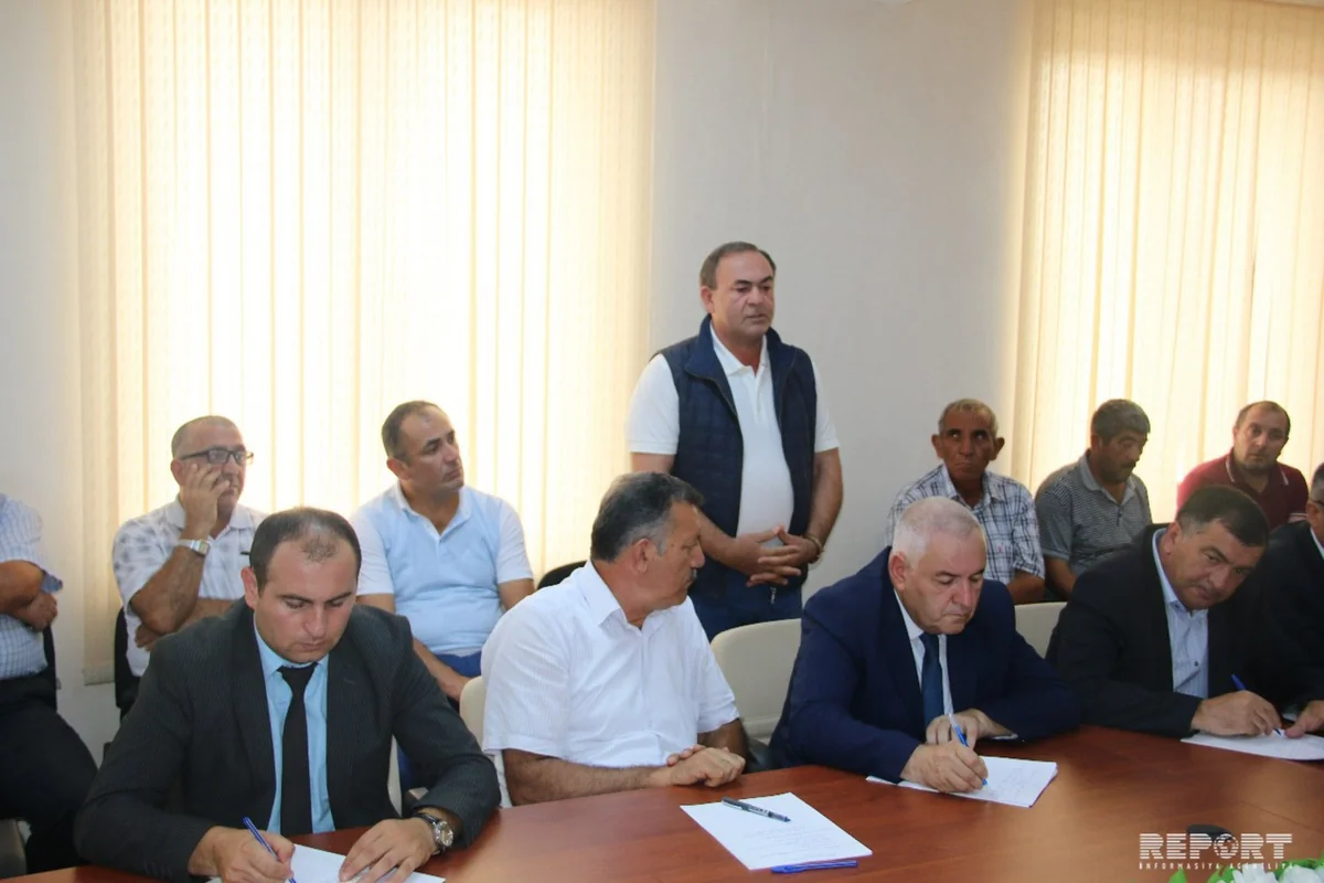 “Aqrolizinq” ASC-nin rəhbərliyi Şəmkirdə kəndli və fermerlərlə görüş keçirib