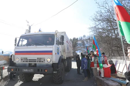 Total of 30 vehicles of peacekeepers move freely through Khankandi-Lachin road