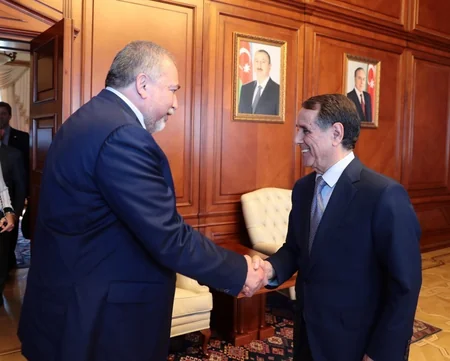 Novruz Məmmədov İsrailin müdafiə naziri ilə görüşüb