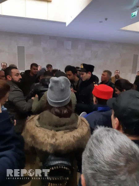 Sumqayıt sakini sərxoş vəziyyətdə metroda yıxılaraq xəsarət alıb - FOTO