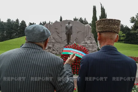 Azerbaijani people commemorate National Leader Heydar Aliyev