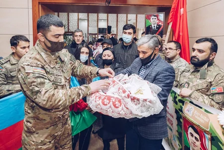 “YAŞAT” Fondu daha bir şəhidin övladına hesab açır