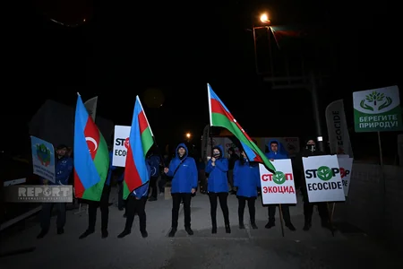 Акция протеста продолжается вечером на дороге Ханкенди-Лачын