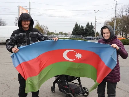 Dövlət Bayrağı Günü münasibətilə Dneprdə aksiya keçirilib