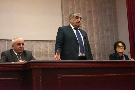 Tibb Universitetində fövqəladə toplantı keçirilib