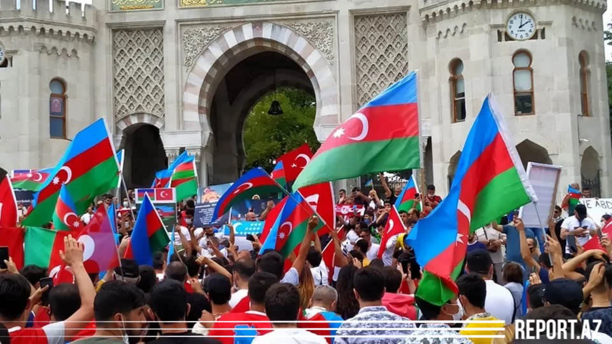 В Стамбуле прошла акция в поддержку Азербайджана 