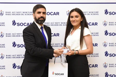 Rövşən Nəcəf SOCAR-a işə qəbul olunan BANM-ın 31 məzunu ilə görüşüb