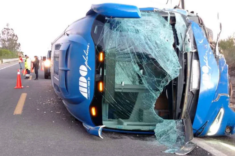 В Мексике перевернулся междугородний автобус, есть погибшие и раненые