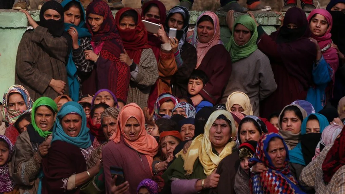Hindistanda qadınlar bərabərlik tələbilə 620 kilometrlik canlı divar yaradıblar - FOTO