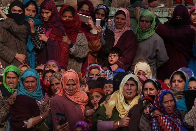 Hindistanda qadınlar bərabərlik tələbilə 620 kilometrlik canlı divar yaradıblar - FOTO
