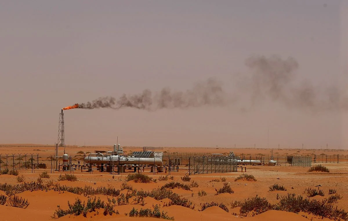 Saudi Arabia reduces oil prices