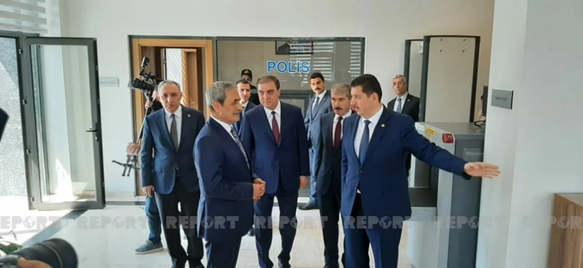 Bəkir Şahin Gəncədə şəhid müstəntiqin büstünü ziyarət edib