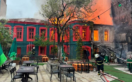 Türkiyədə tarixi bina yanır