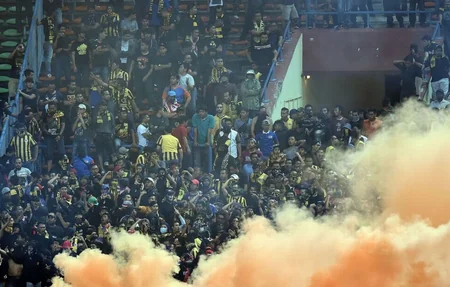 Malayziya - Səudiyyə Ərəbistanı futbol qarşılaşması yarımçıq dayandırılıb