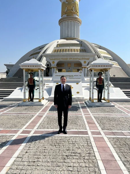 Azərbaycan səfiri etimadnaməsini Türkmənistan Prezidentinə təqdim edib