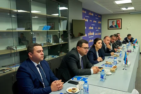 Fərid Qayıbov “Yüksəliş” müsabiqəsinin qalibləri ilə görüşüb