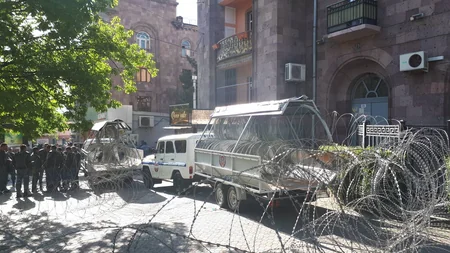 Yerevan küçələrinə tank və başqa zirehli texnikalar yeridilib
