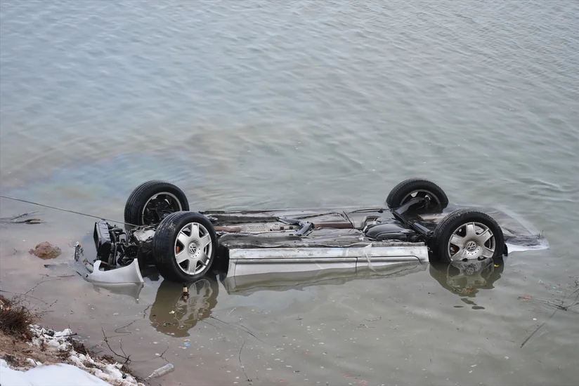 В Газахе автомобиль Исполнительной власти упал в водный канал