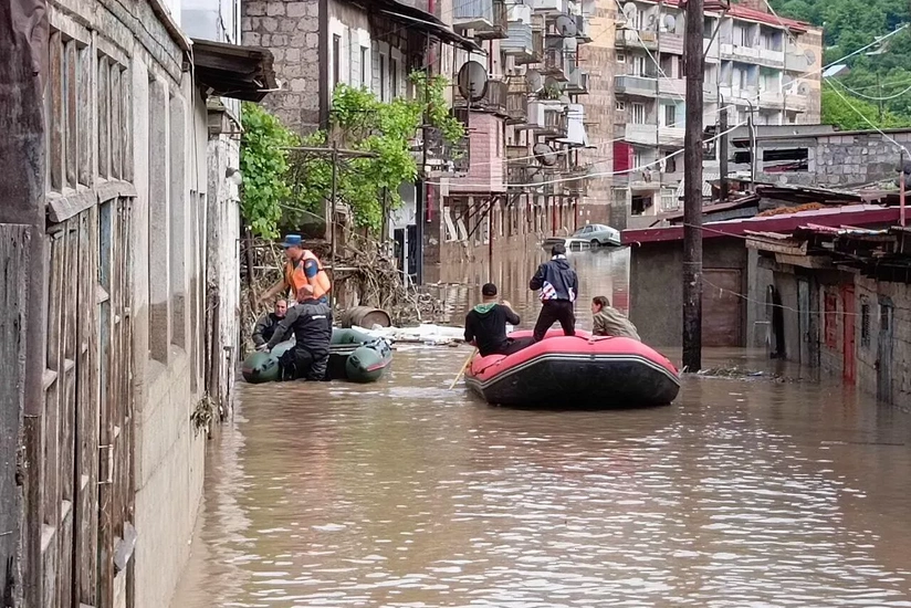 Ermənistanda daşqında üç nəfər ölüb