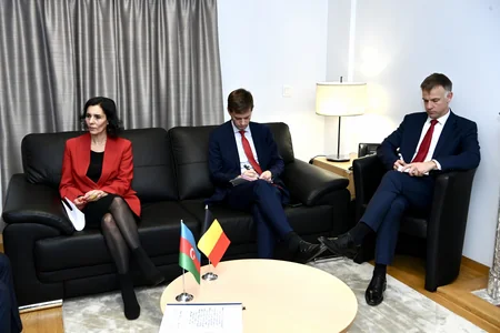 Ceyhun Bayramov belçikalı həmkarı ilə görüşüb