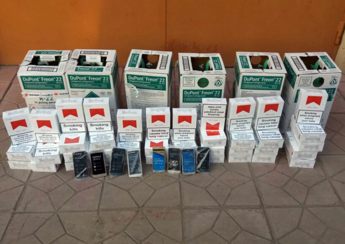 Gömrükçülər külli miqdarda siqaret, mobil telefonlar və qaz balonları aşkar edib