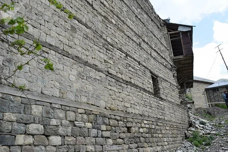 Agentlik: Lahıcda qəzalı vəziyyətdə olan “Hacı Paşa evi” ilə bağlı aidiyyəti quruma müraciət edilib
