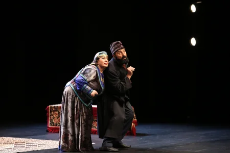 Heydər Əliyev Mərkəzində “Ölülər” pyesi anşlaqla izlənilib - VİDEO