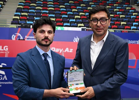 Fərid Qayıbov ötən ay nüfuzlu beynəlxalq yarışlarda iştirak edən Azərbaycan idmançıları ilə görüşüb