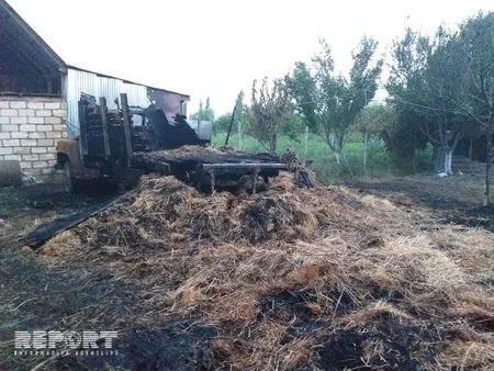 Göyçayda avtomobil və ev birlikdə yanıb - FOTO