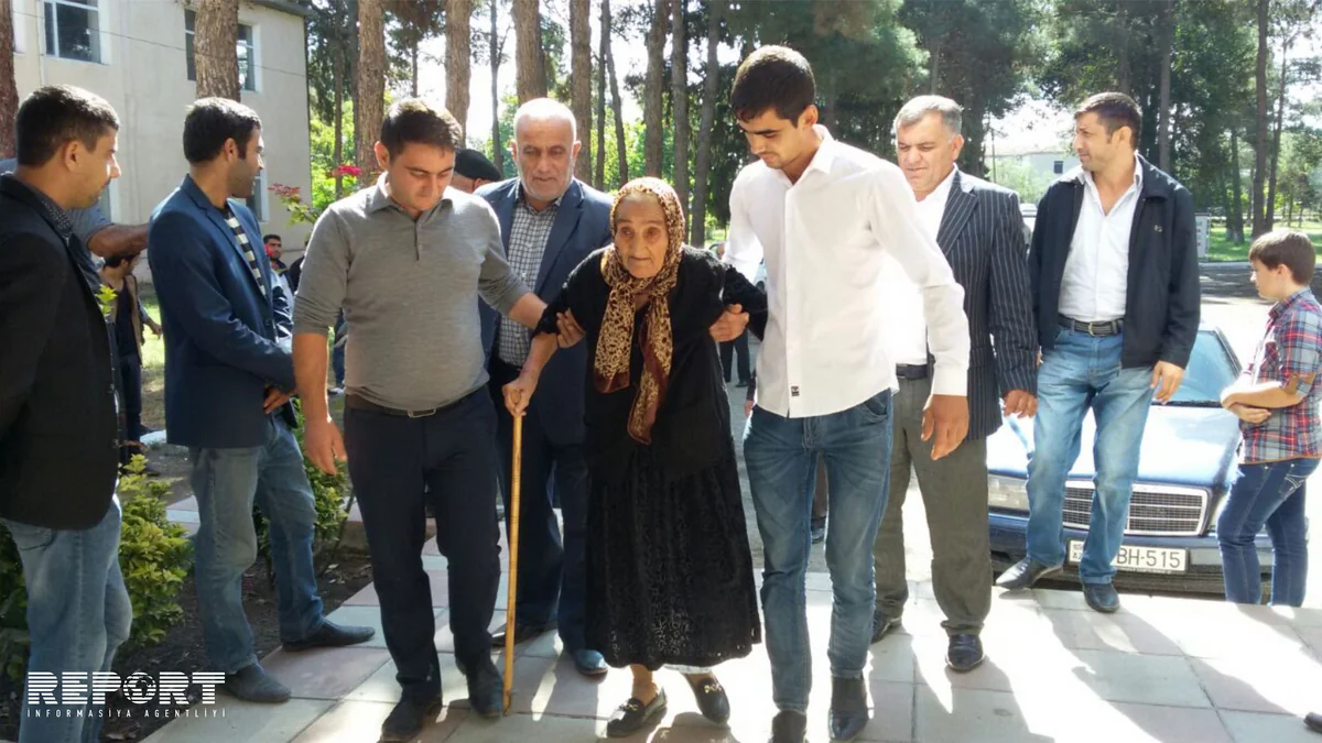 Bərdənin 122 yaşlı sakini seçki məntəqəsinə gələrək səsvermədə iştirak edib - FOTO